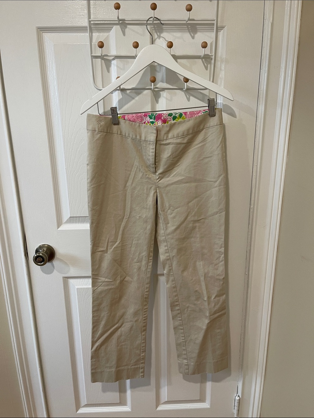 Lilly Pulitzer Beige Cropped Pants with Pink Floral Waist Lining